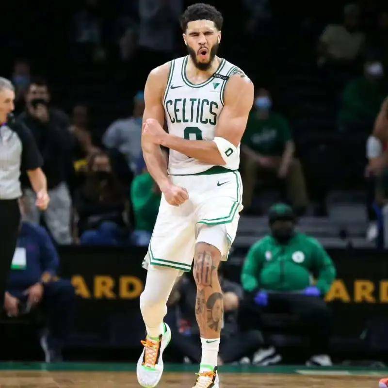 塔图姆连续十场比赛得分超过最后时刻胜出，拜仁不断突破！的简单介绍